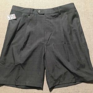 Jos A Bank Gray Pleated Check Shorts 36R NEW‎